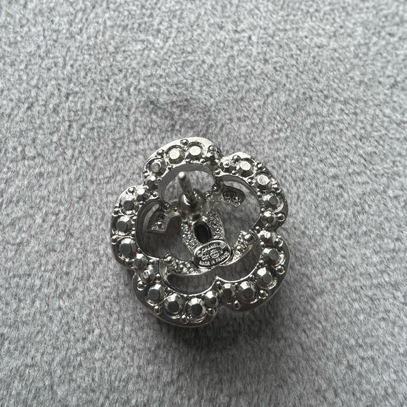 Authentic Chanel CC logo stud earrings within Camellia flower - Picture 4 of 4